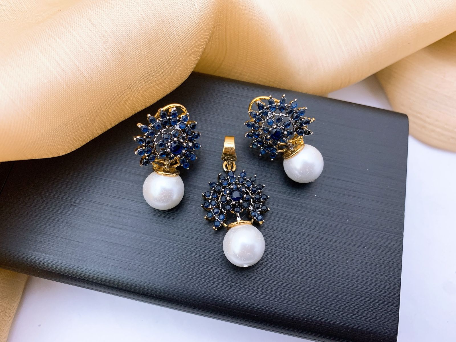 Loceket set
