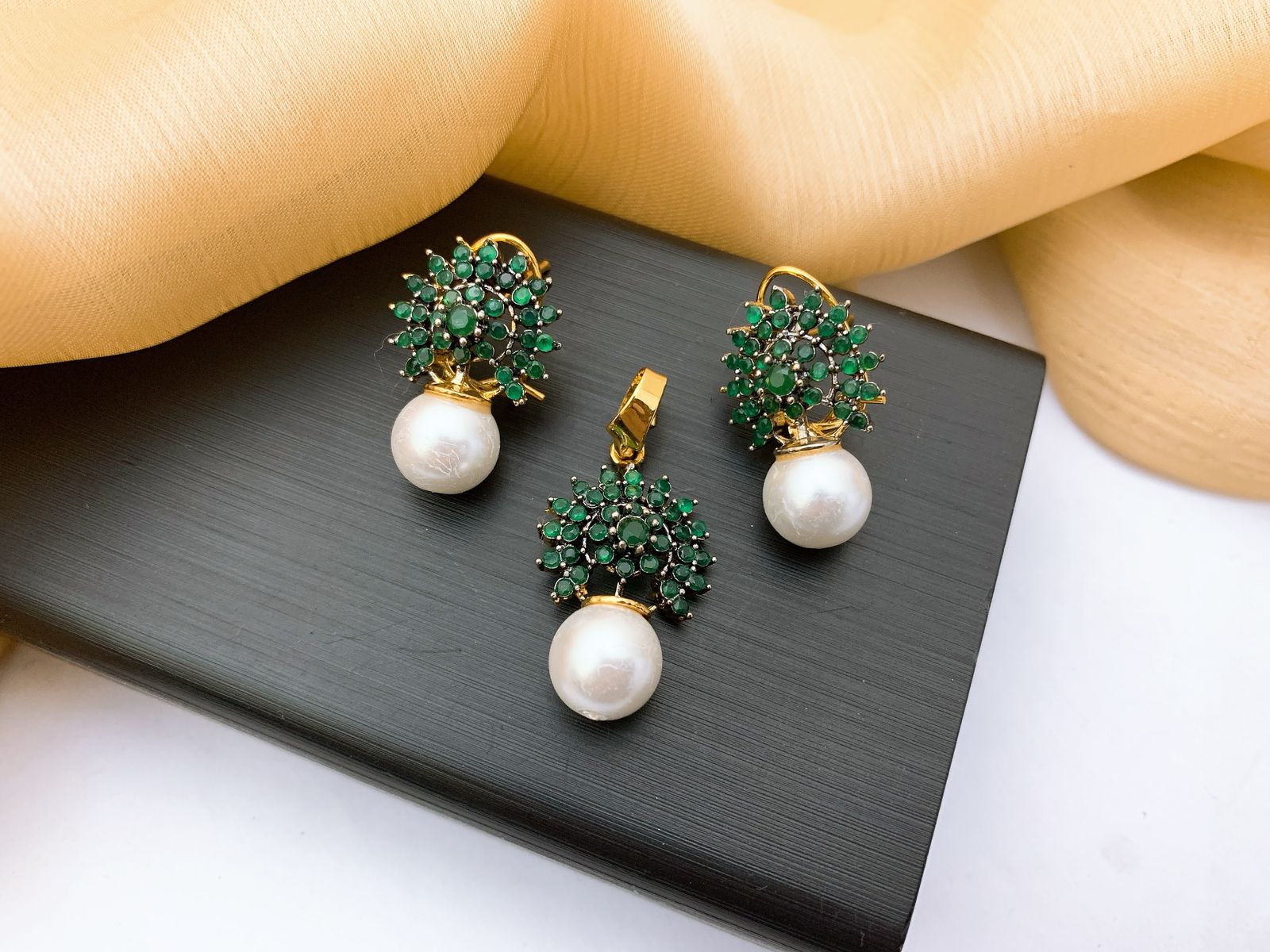 Loceket set