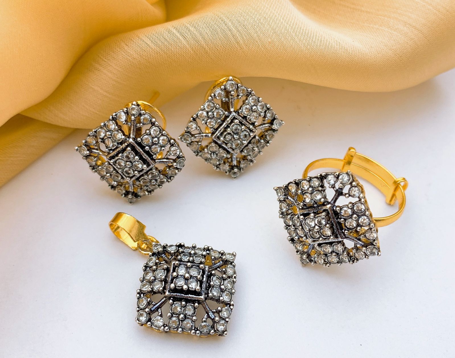 Locket set
