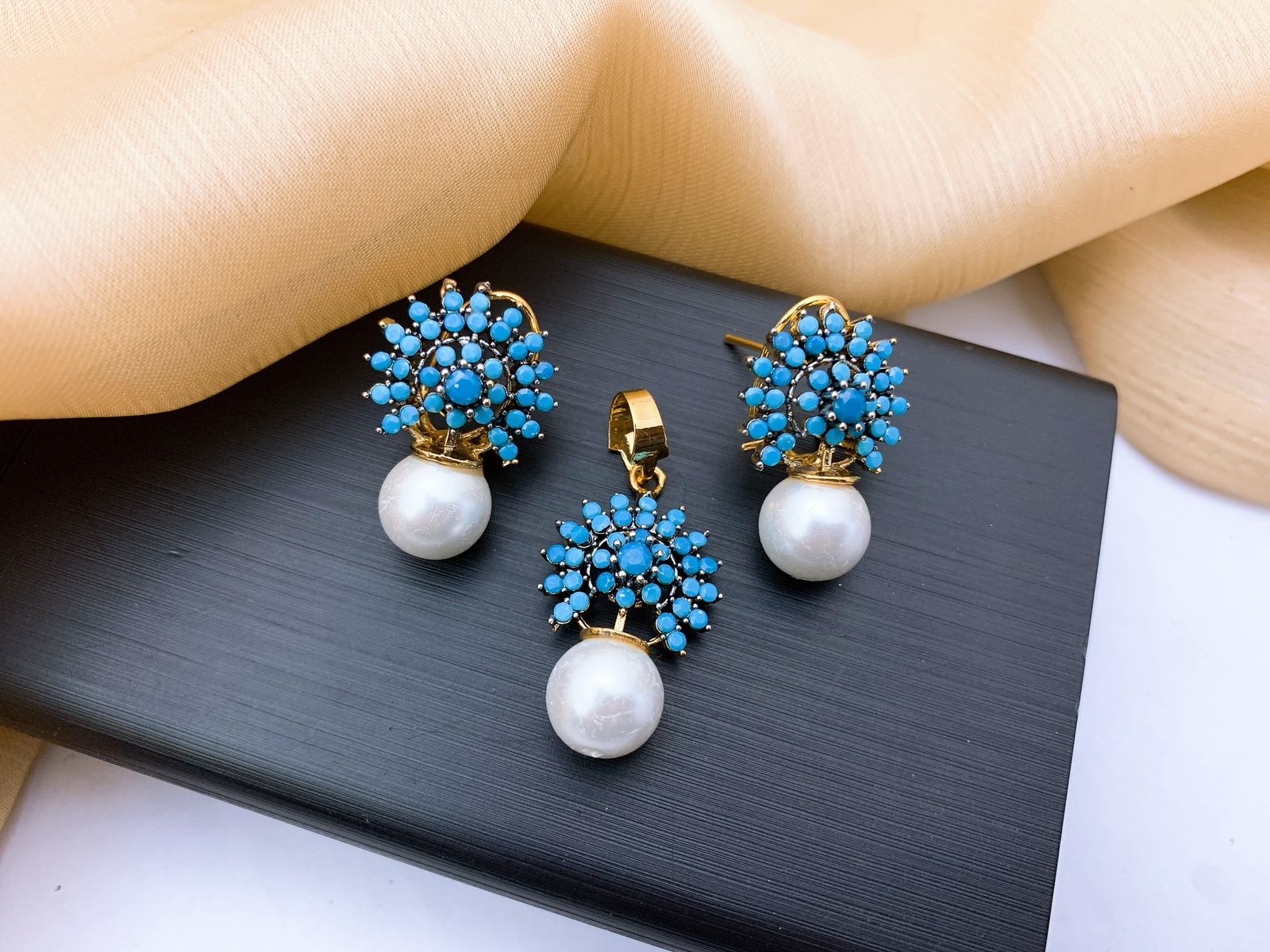 Loceket set