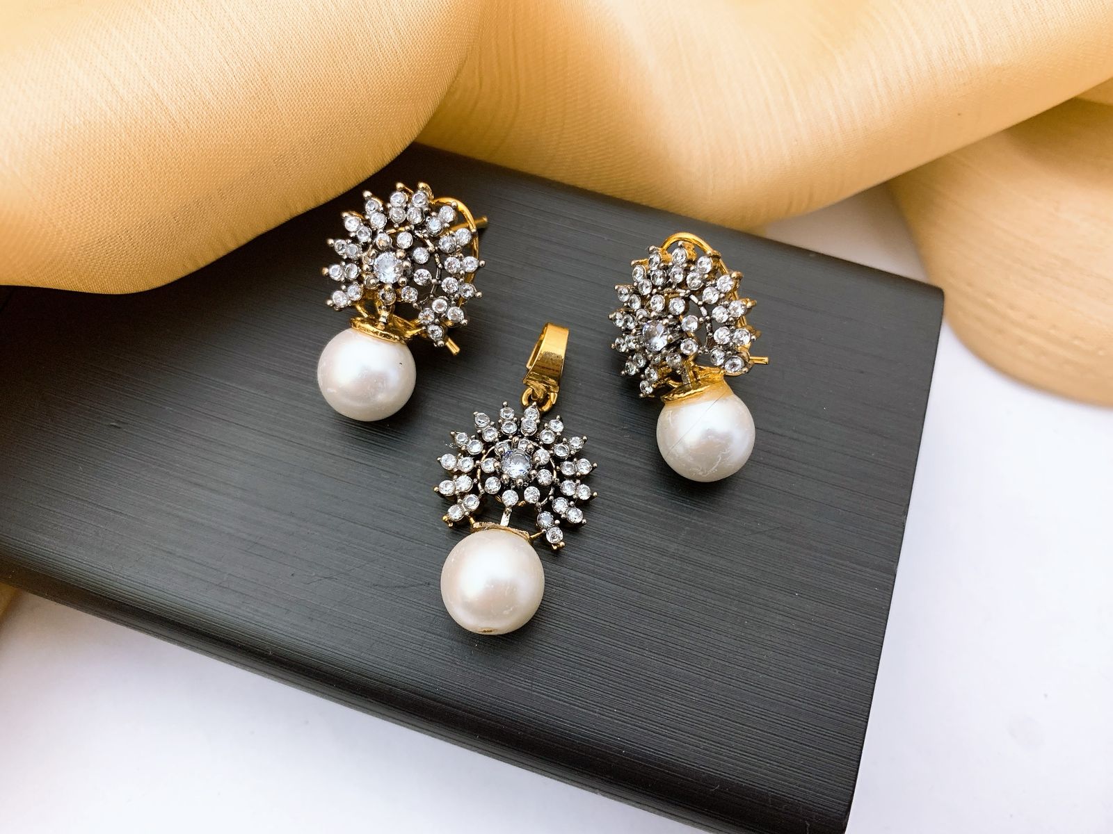 Loceket set
