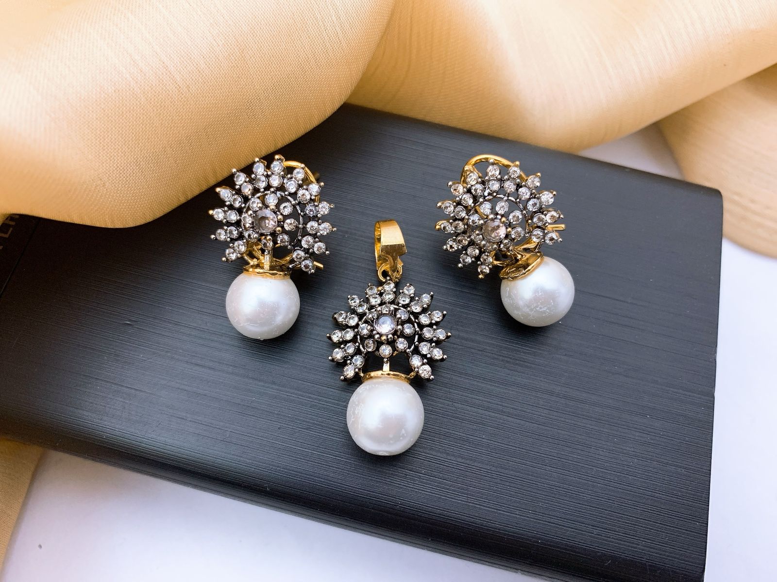 Loceket set