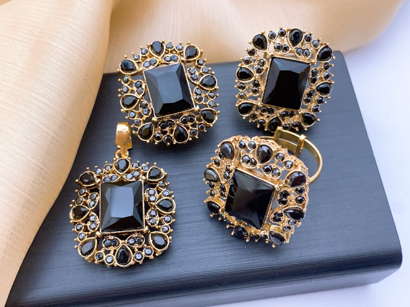 Locket Set