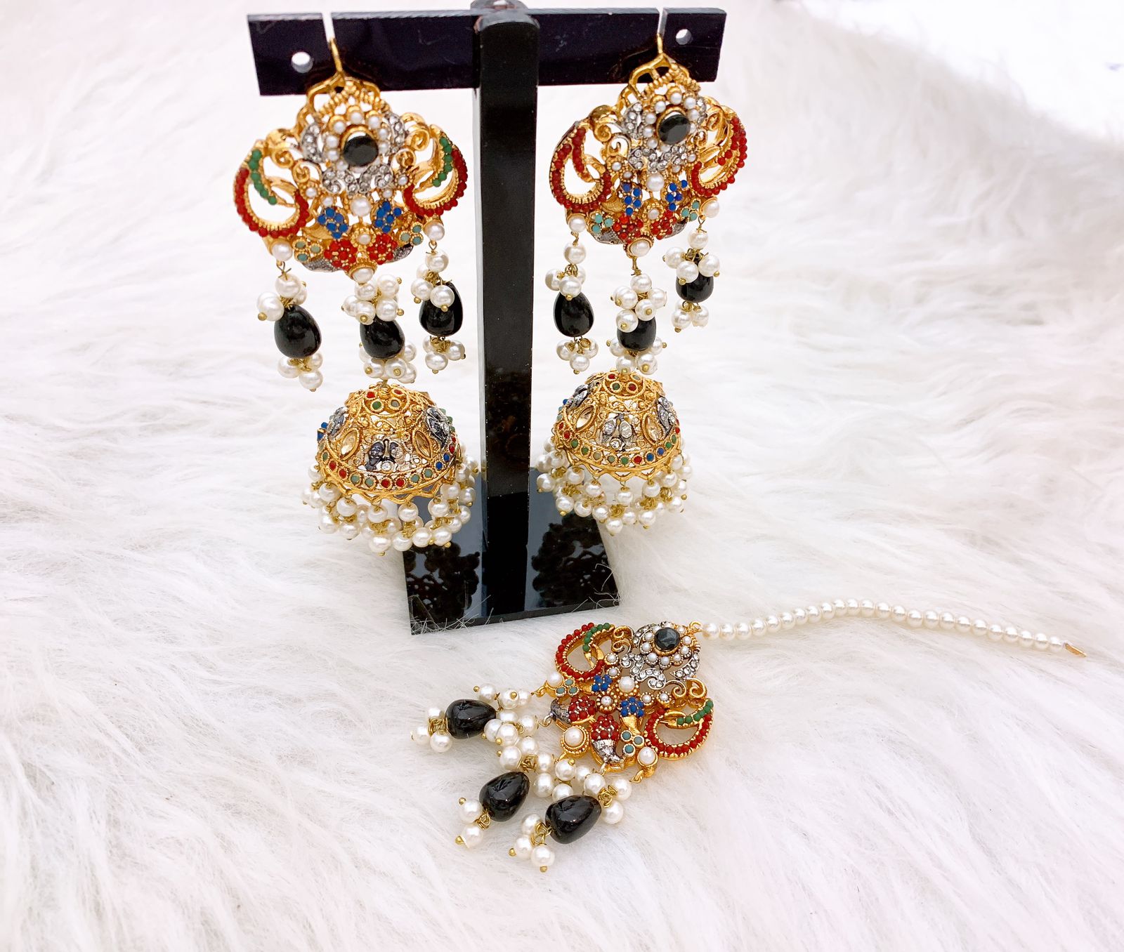 Jhumkay&bindiya