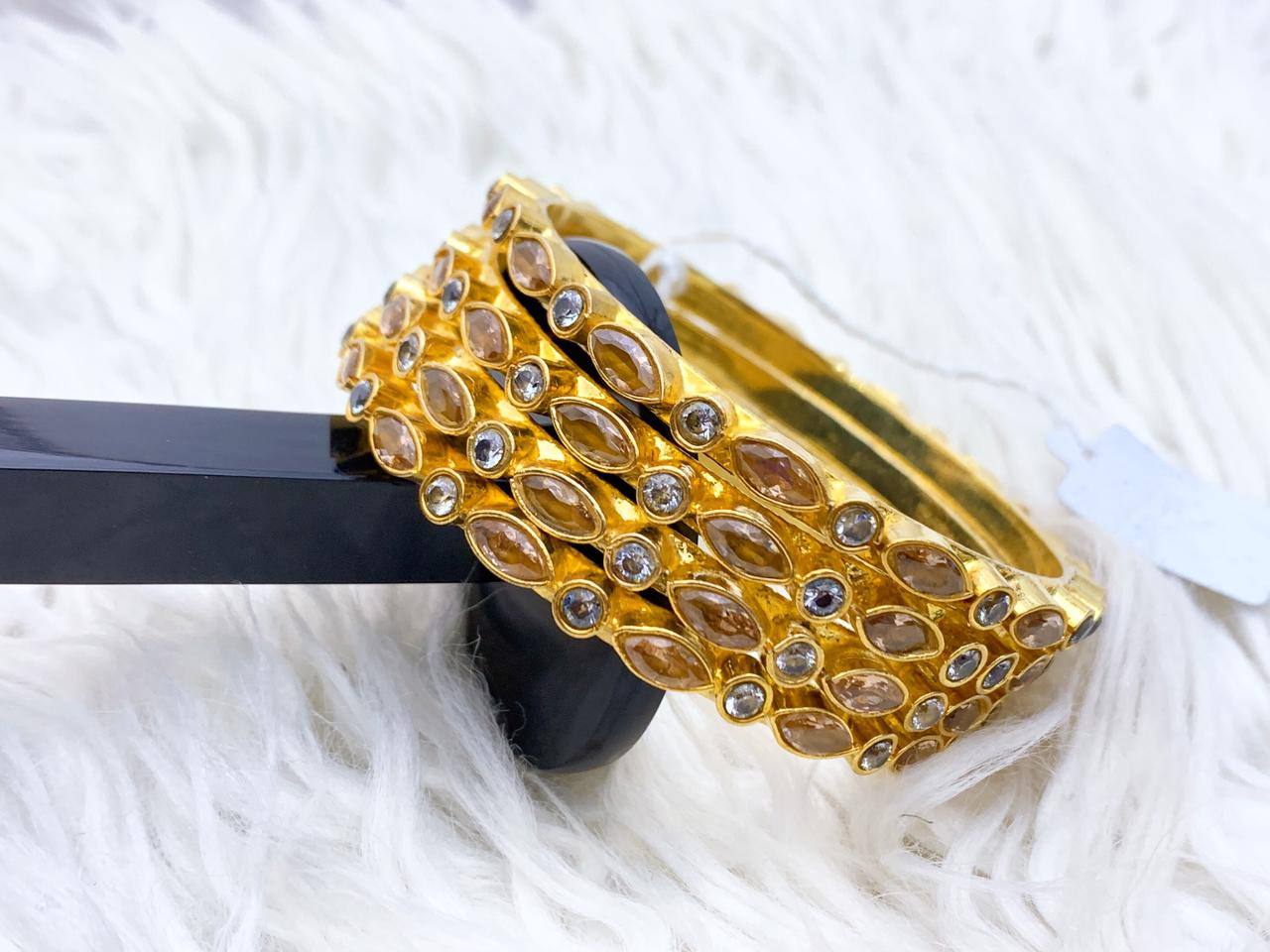 4 pec Bangles