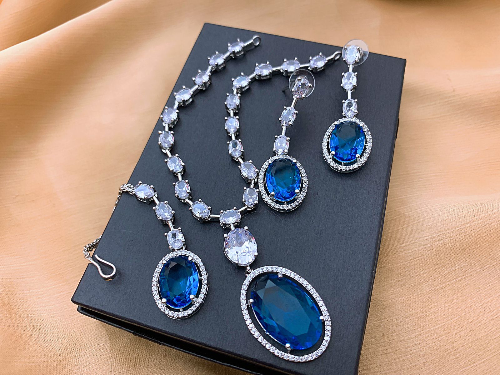 Necklace Set
