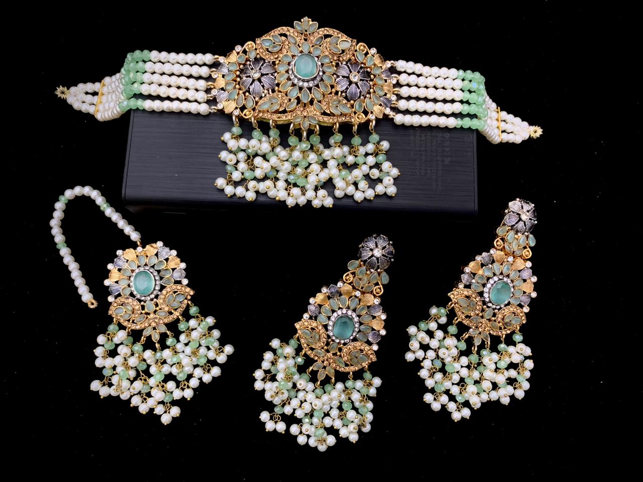 Choker Set
