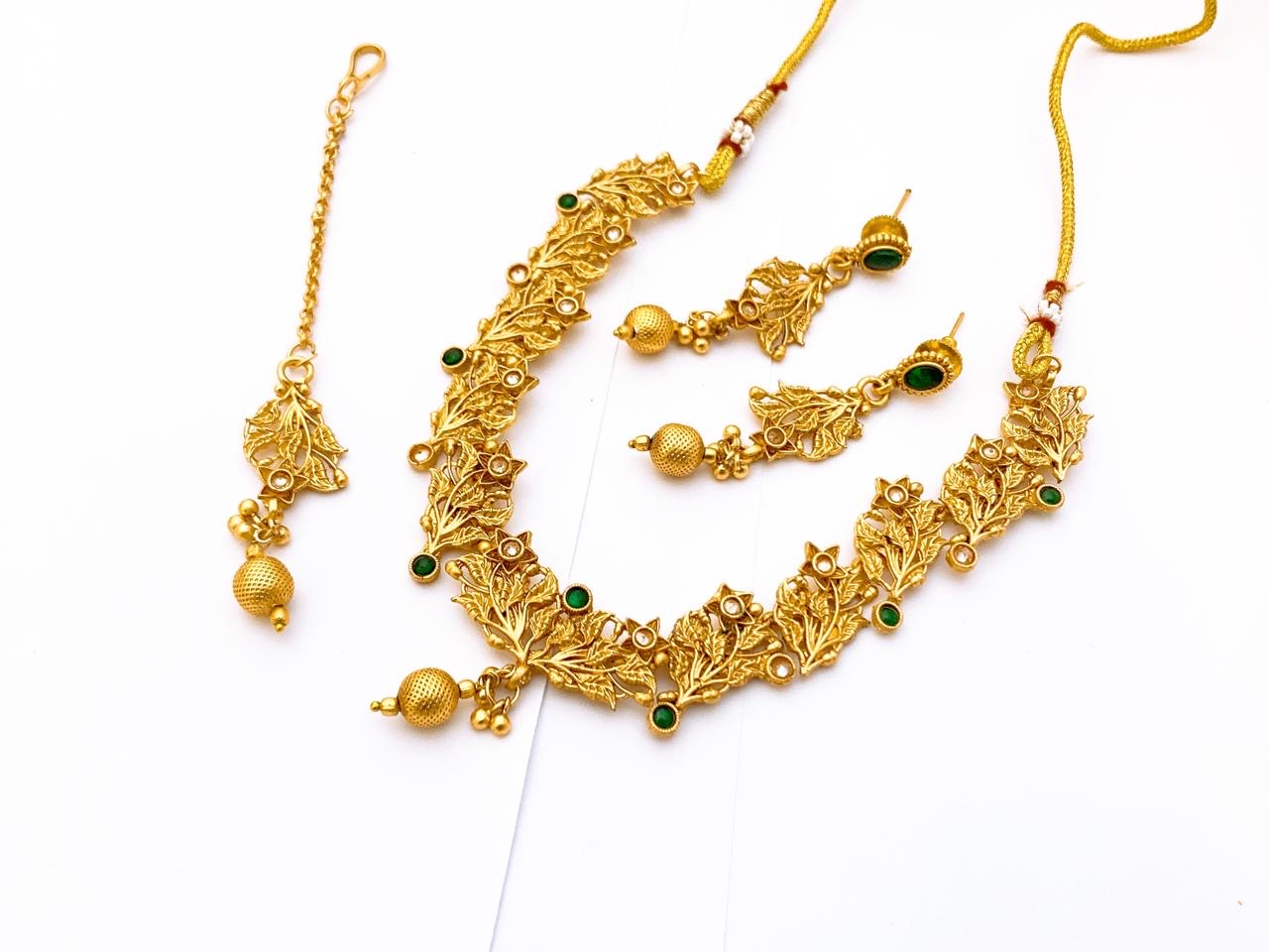 Necklace set