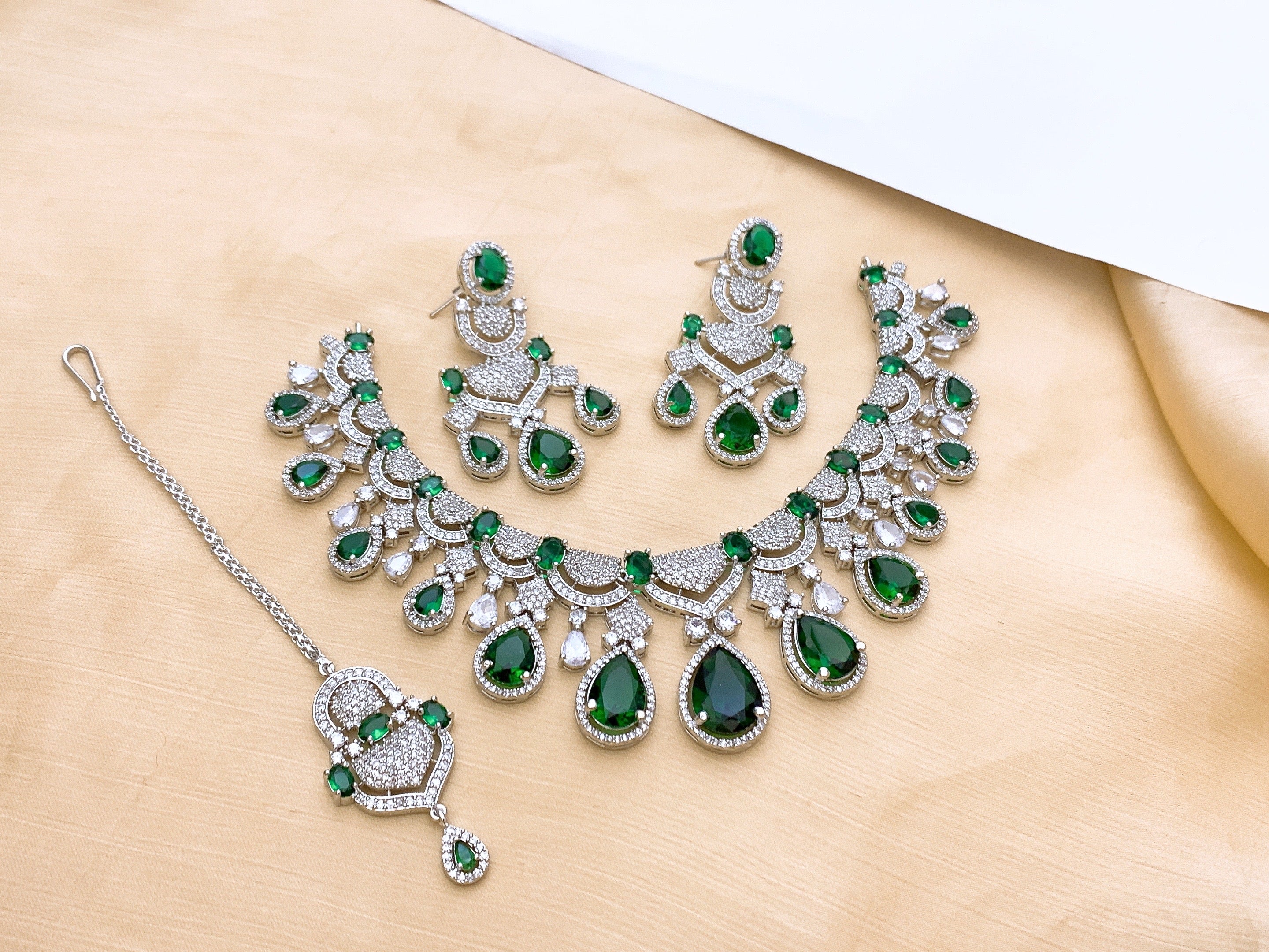 One carat necklace set