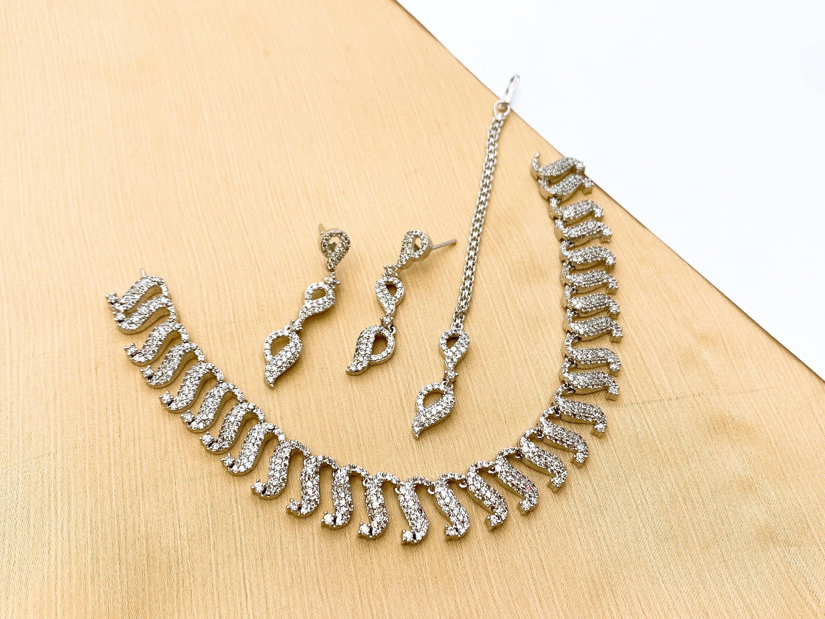 One carat necklace set