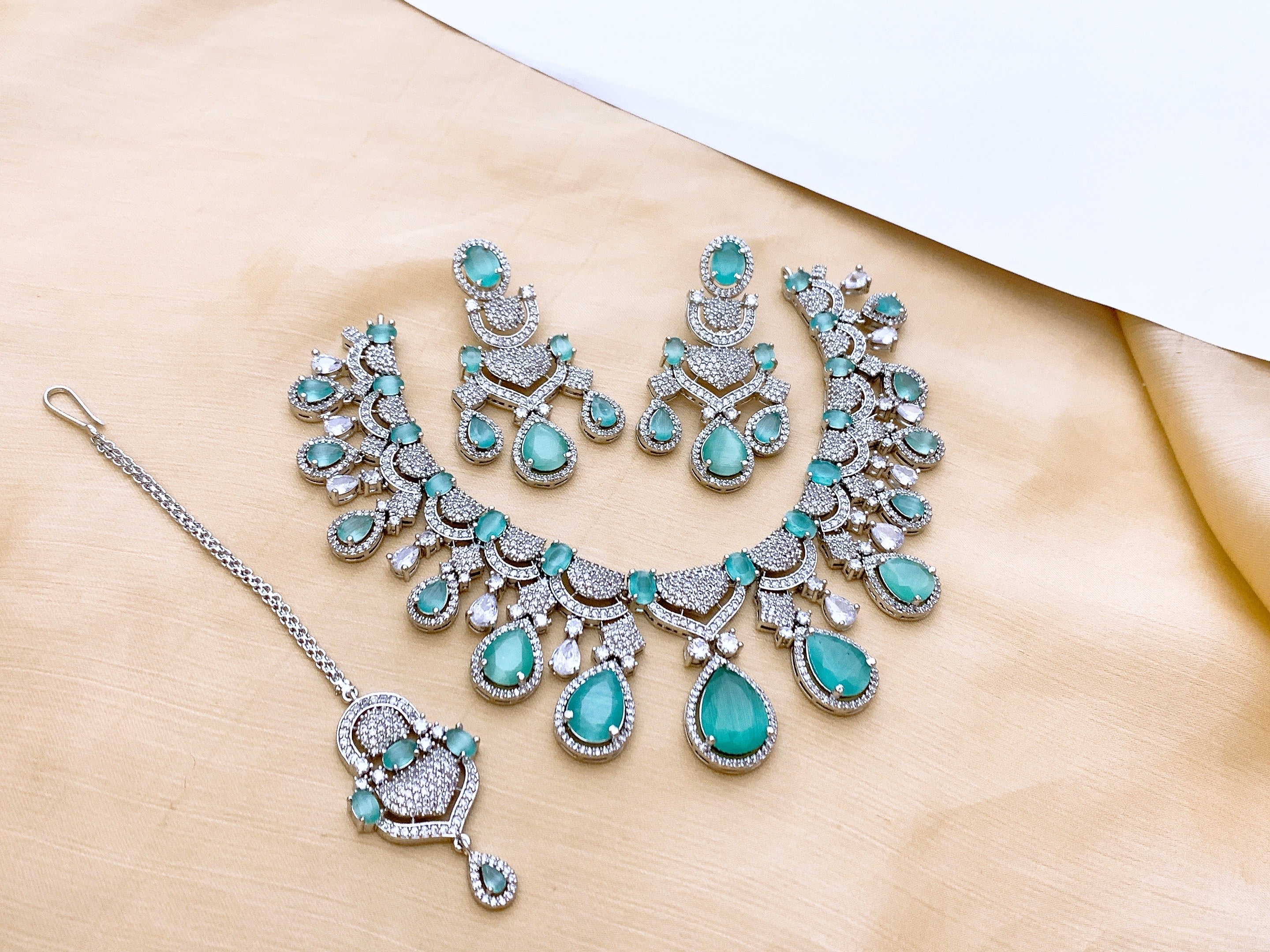 One carat necklace set