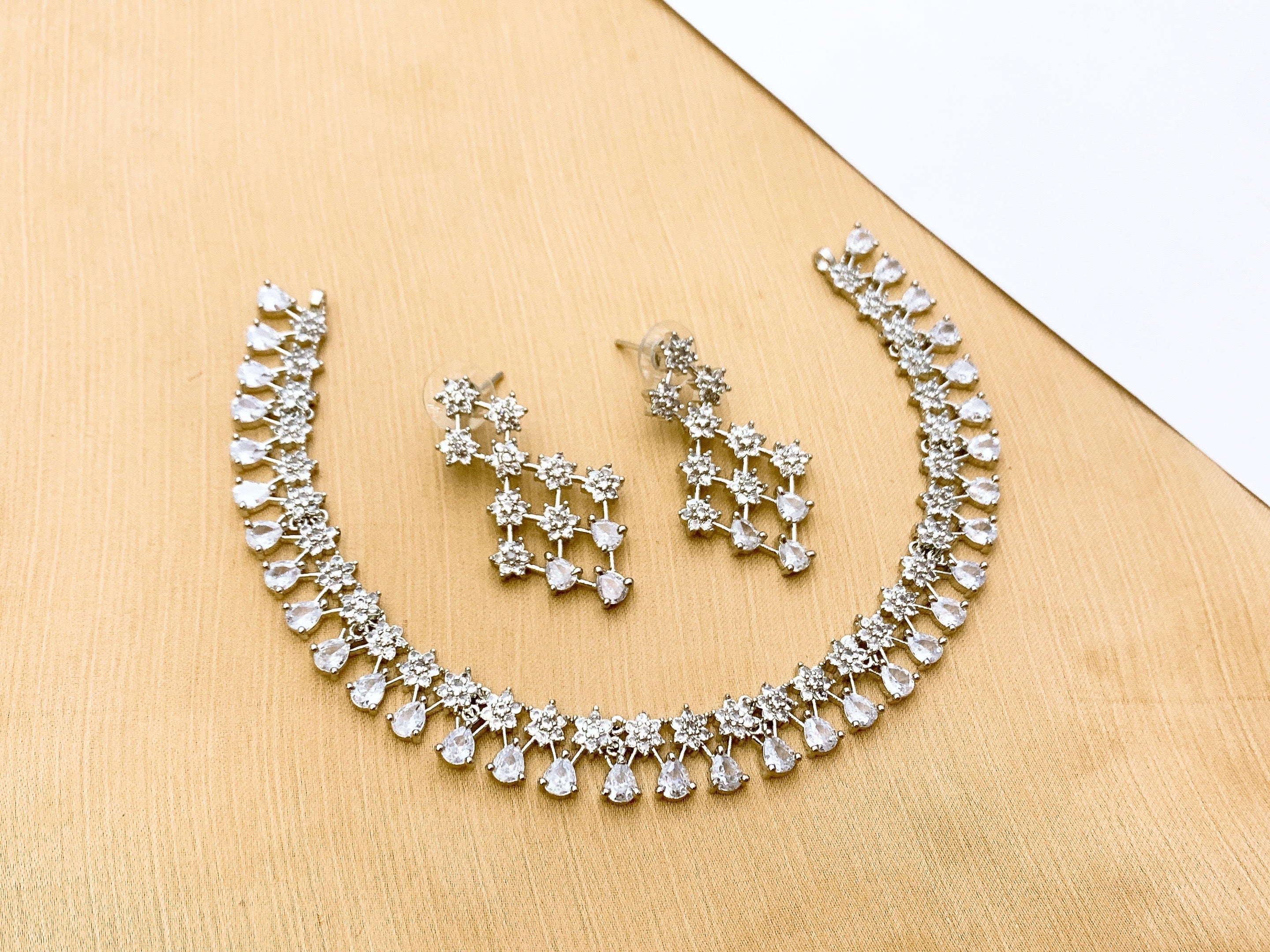 One carat necklace set