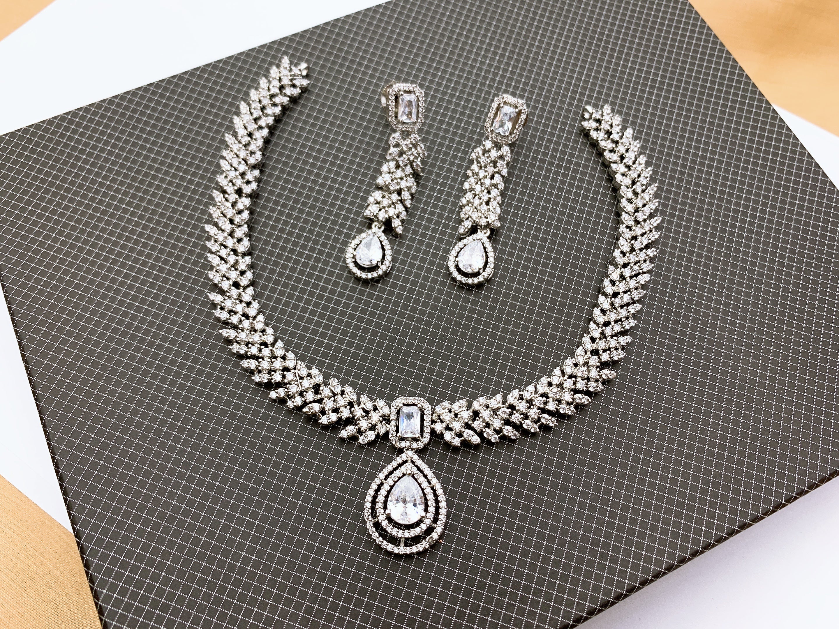 One carat necklace set