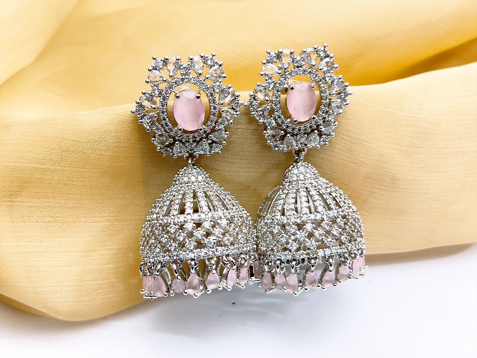 Jhumkay