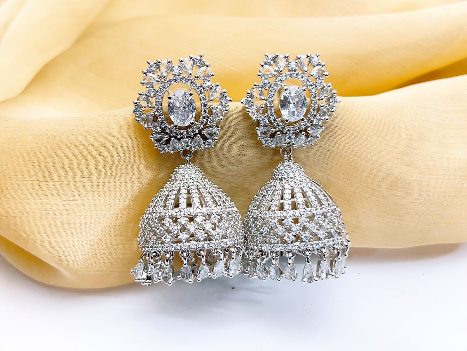 Jhumkay