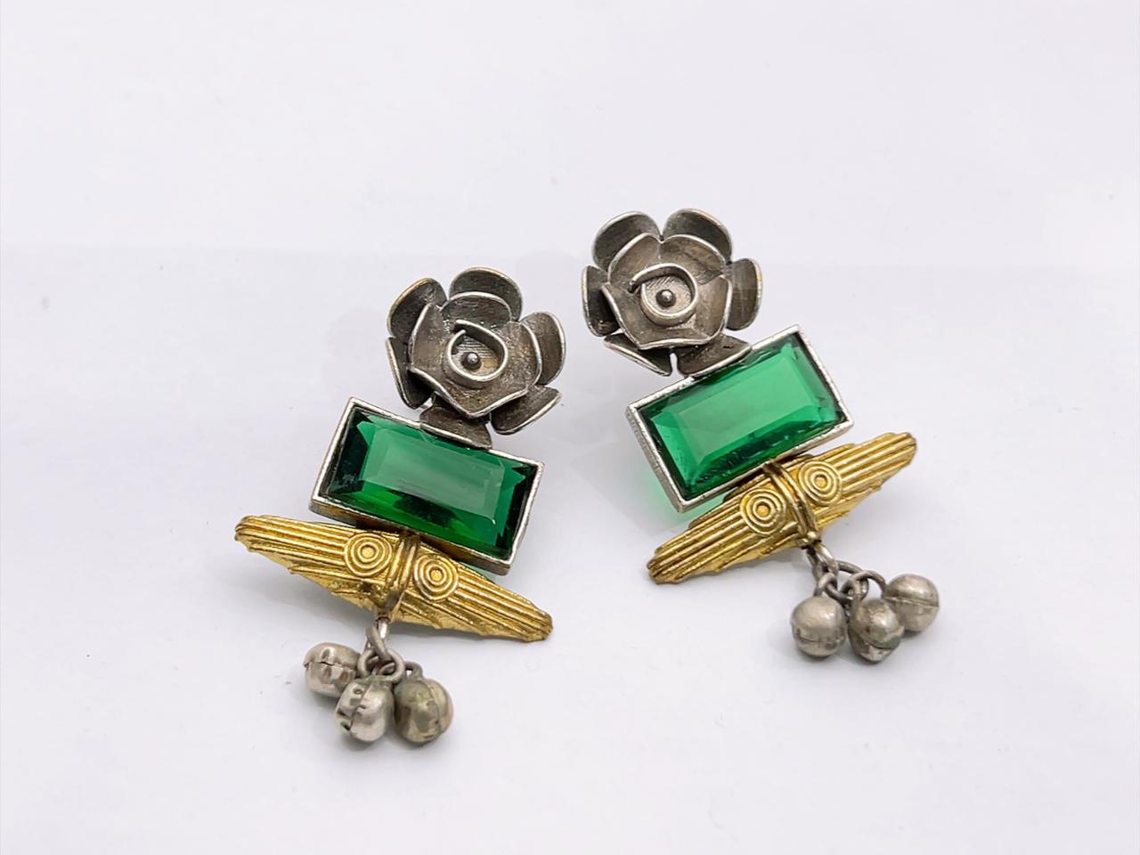 EARRING