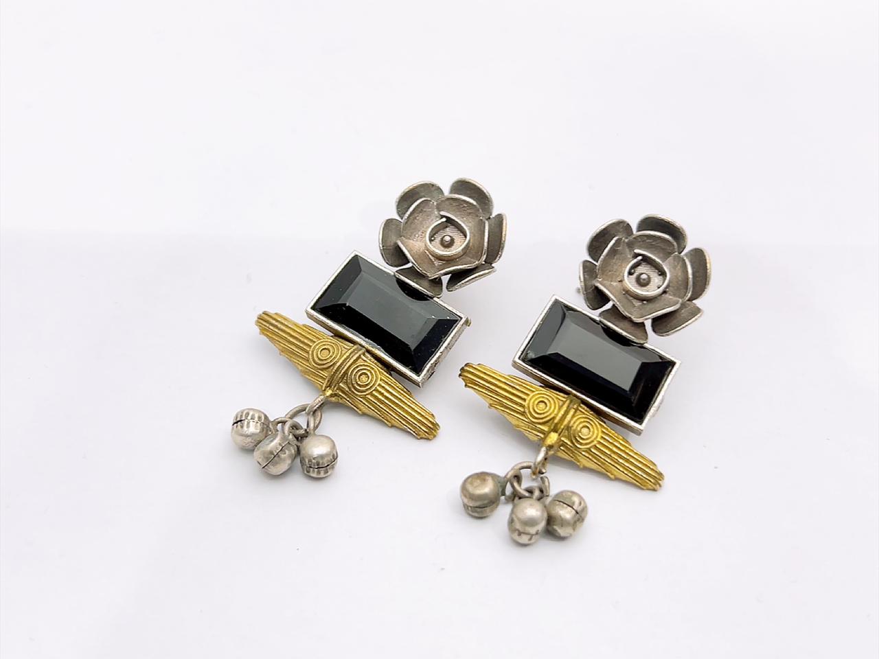 EARRING