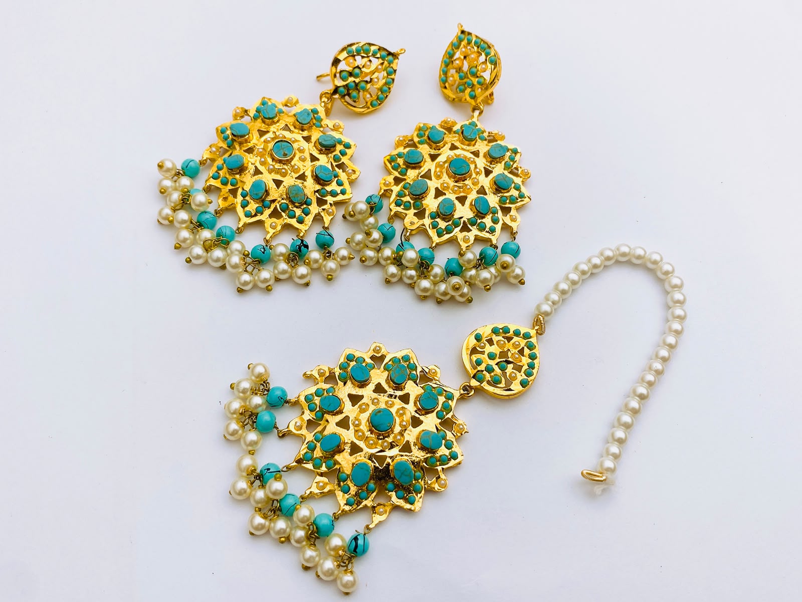 Earribgs & Bindiya